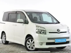 Toyota Voxy ����