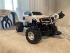 ������� Toeta Land Cruiser 300 �� ������ ����