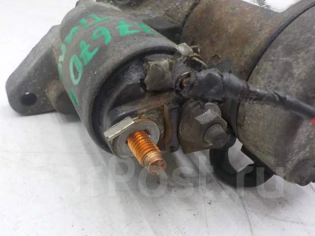 ������� Nissan Tiida 2007- 23300EE00A ����