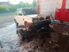 Nissan March ����