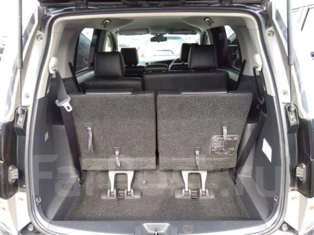 Toyota Isis. ��������, ��������, 1.8 (144��.�.), ������, 150 000����. �� ����