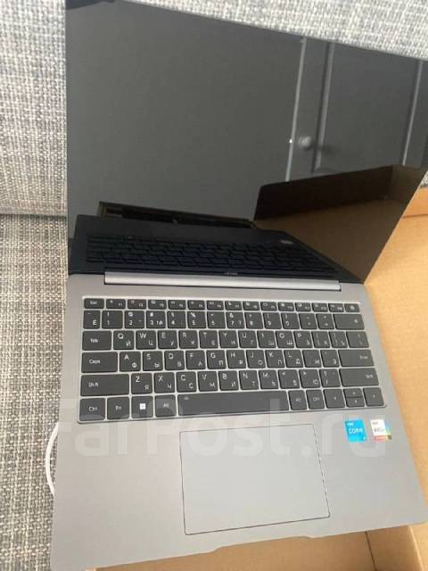 Honor MagicBook 14. 14.2", 2,6����, ��� 16 ��, ���� 954���, WiFi: 1, Bluetooth: 1, ����������� �� 3��. ����