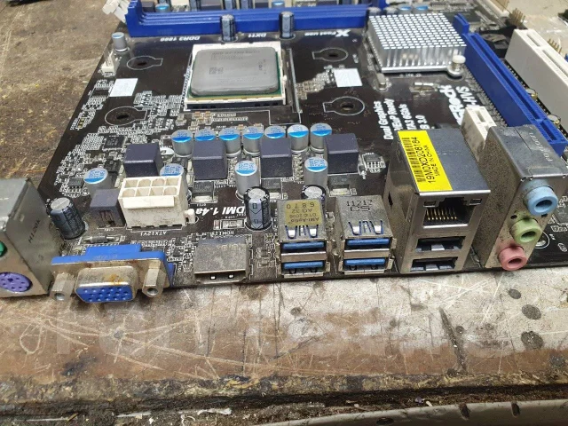 Socket FM1 ����