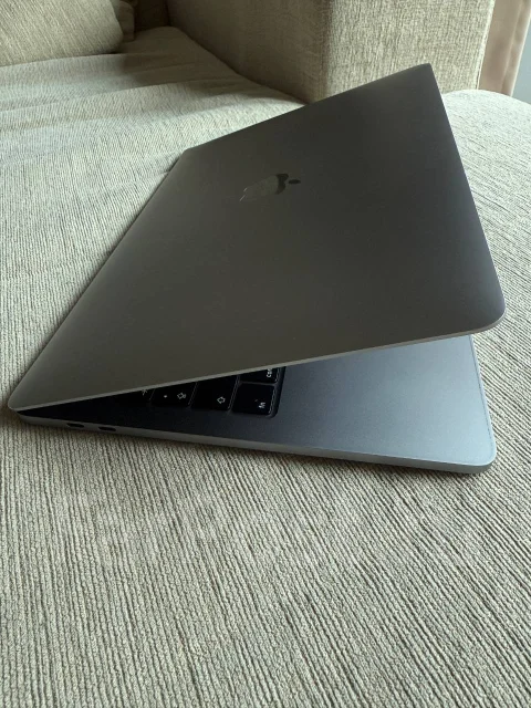 Apple MacBook Pro 13 2020. 13", 1,4����, ��� 8 ��, ���� 256���, WiFi: 1, Bluetooth: 1 ����