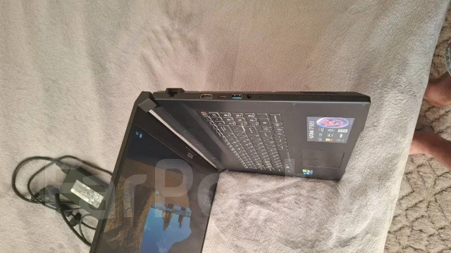MSI Katana 17 B12V. 17.3", 144����, ��� 16 ��, ���� 512���, WiFi: 1, Bluetooth: 1, ����������� �� 4��. ����