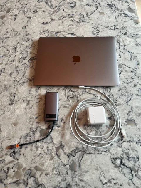Apple MacBook Air 13 2020. 13", ��� 8 ��, ���� 512���, WiFi: 1, Bluetooth: 1, ����������� �� 16��. ����