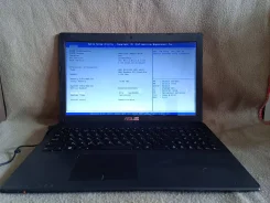 Asus X552. 15.6", 1,5����, ��� 8 ��, ���� 120���, WiFi: 1, Bluetooth: 1, ����������� �� 1��. ����