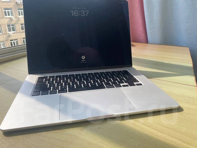 Apple MacBook. 15", ��� 8 ��, ���� 256���, WiFi: 1, Bluetooth: 1 ����