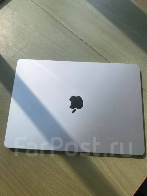 Apple MacBook. 15", ��� 8 ��, ���� 256���, WiFi: 1, Bluetooth: 1 ����