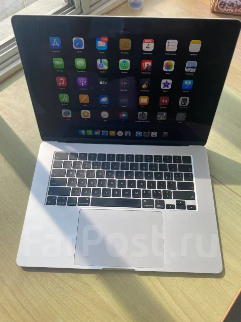 Apple MacBook. 15", ��� 8 ��, ���� 256���, WiFi: 1, Bluetooth: 1 ����
