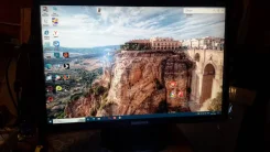 Samsung. 24", ���������� �� (LCD, LED, QLED) ����