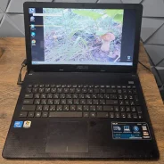 Asus. 15.6", 1,7����, ��� 2048 ��, ���� 320���, WiFi: 1 ����