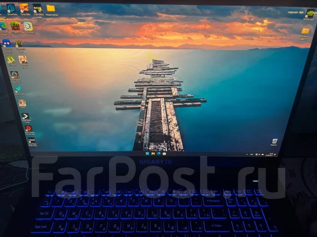 Gigabyte G7. 17.3", 300����, ��� 16 ��, ���� 1 500���, WiFi: 1, Bluetooth: 1, ����������� �� 1��. ����