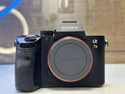 Sony Alpha ILCE-7 III Body ����
