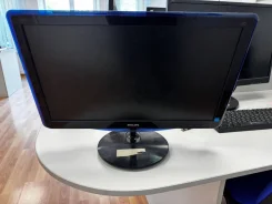 Philips. 18.5", ���������� �� (LCD, LED, QLED) ����