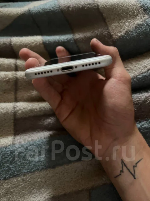 Apple iPhone 7. �/�, 32 ��, �����, 4G LTE ����