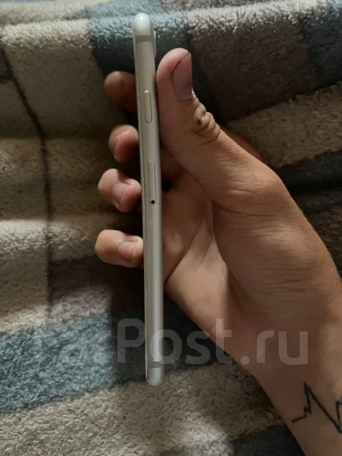 Apple iPhone 7. �/�, 32 ��, �����, 4G LTE ����