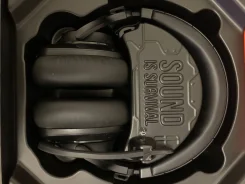 JBL Quantum 600 ����