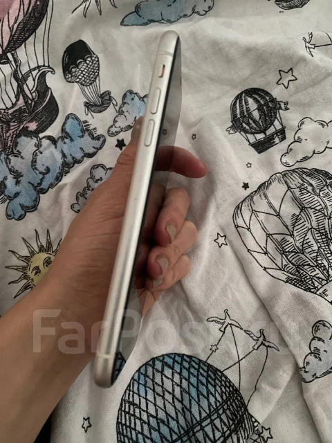 Apple iPhone 11. �/�, 64 ��, �����, 4G LTE ����