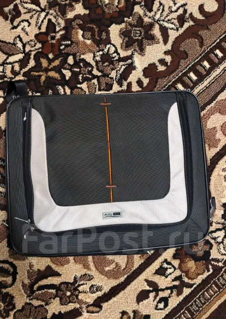 DEXP Atlas H113. 17.3", 2,4����, ��� 12 ��, ���� 240���, WiFi: 1, Bluetooth: 1, ����������� �� 1��. ����