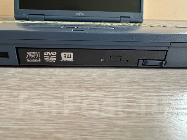 Fujitsu. 15", 2,5����, ��� 512 ��, ���� 30���, ����������� �� 1��. ����