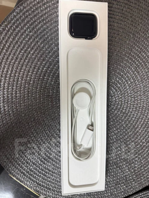 Apple Watch SE. GPS, NFC, IP67, IP68 ����