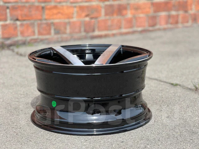 Vossen. 8.0x16", 4x100, ET28, �� 73,1���. ����