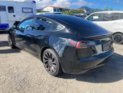 Tesla Model 3 ����