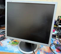 Samsung. 17", ���������� �� (LCD, LED, QLED) ����
