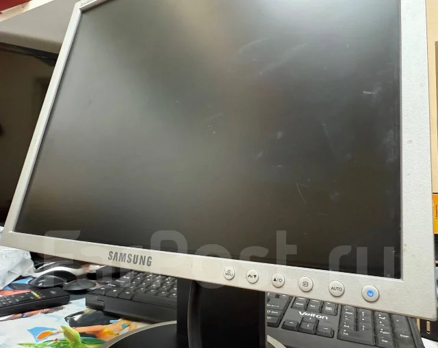 Samsung. 17", ���������� �� (LCD, LED, QLED) ����