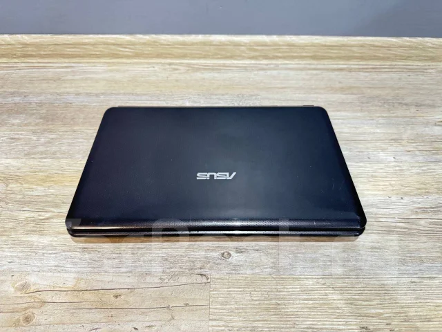 Asus. 15.6", 2,3����, ��� 4 ��, ���� 120���, WiFi: 1, Bluetooth: 1 ����