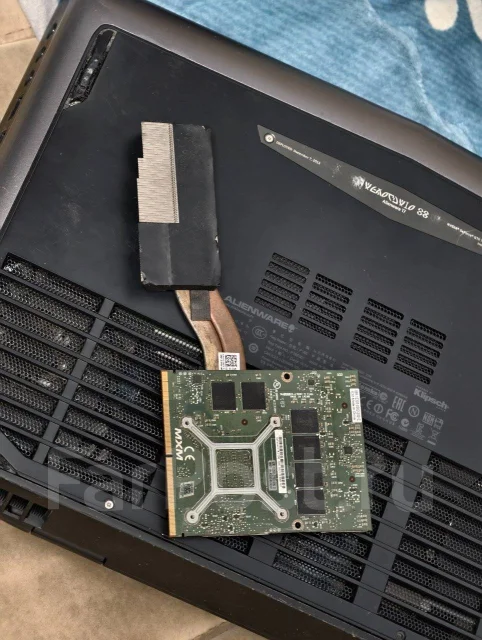 Dell Alienware 17. 17", 2,7����, ��� 12 ��, ���� 120���, WiFi: 1, Bluetooth: 1, ����������� �� 4��. ����