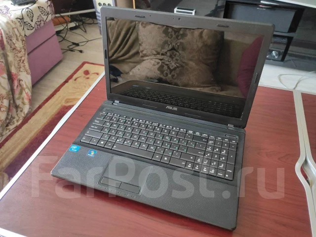 Asus X54H. 15.6", 2����, ��� 4 ��, ���� 320���, WiFi: 1, ����������� �� 2��. ����