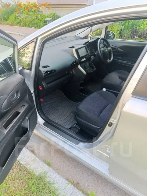 Toyota Wish. ��������, ��������, 1.8, ������, 124 000����. �� ����
