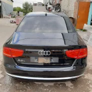 Audi A8 ����