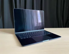 Apple MacBook Air 13 2022. 13.6", 60����, ��� 8 ��, ���� 512���, WiFi: 1, Bluetooth: 1, ����������� �� 24��. ����