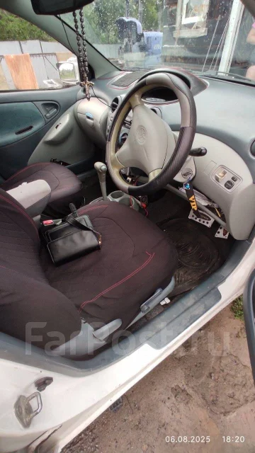 Toyota Vitz. �������, ��������, 1.0 (70��.�.), ������, 190 000����. �� ����