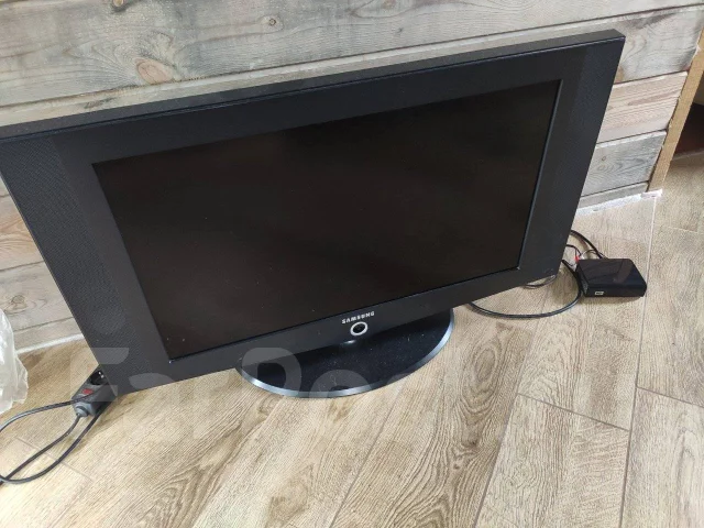 Samsung. LCD (��) ����