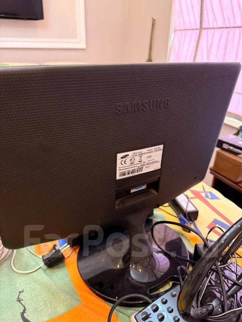 Samsung. 15", ���������� �� (LCD, LED, QLED) ����