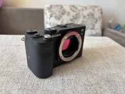 Sony Alpha ILCE-7C Body ����