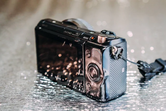 Sony Alpha NEX-5T. 15 - 19.9 �� ����