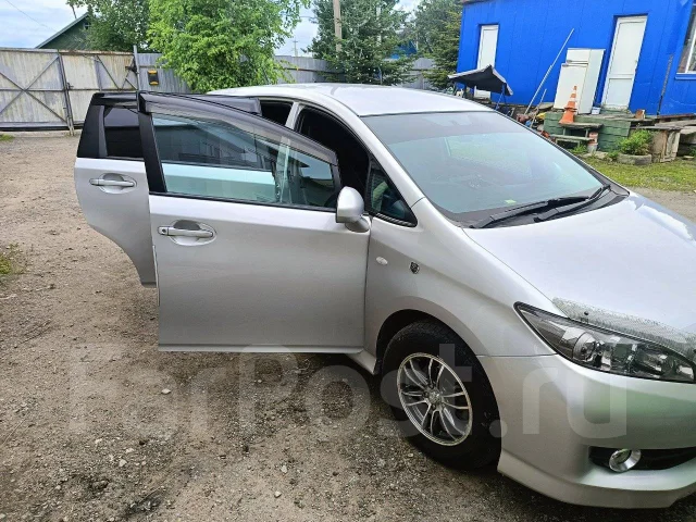 Toyota Wish. ��������, 4wd, 1.8 (125��.�.), ������, 195 000����. �� ����