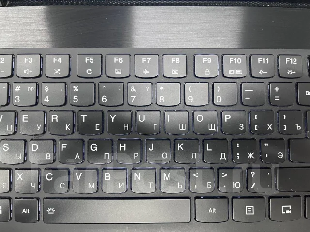 Lenovo Legion. 15.6", 2,5����, ��� 16 ��, ���� 1 000���, WiFi: 1, Bluetooth: 1, ����������� �� 2��. ����