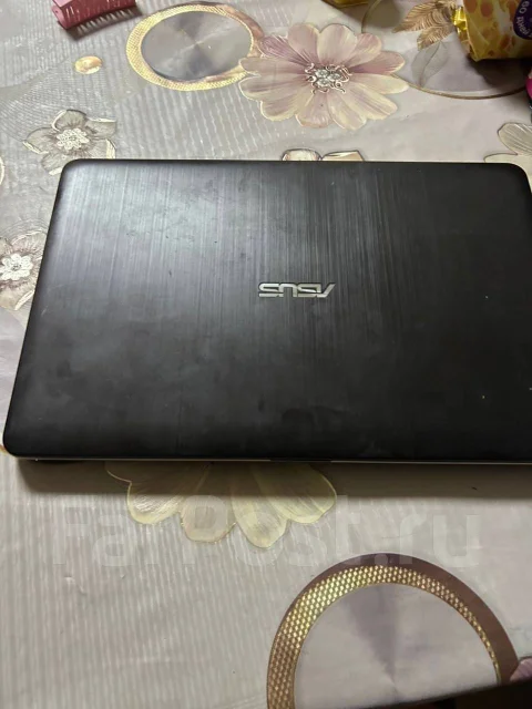 Asus X540S. 15.6", 1,6����, ��� 4 ��, ���� 128���, WiFi: 1, Bluetooth: 1, ����������� �� 3��. ����
