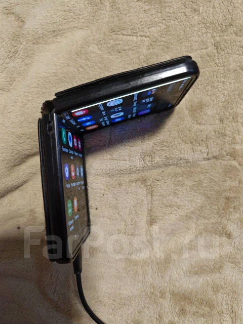 Samsung Galaxy Z Flip4. �/�, ���������� ����