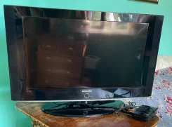 Samsung. LCD (��) ����