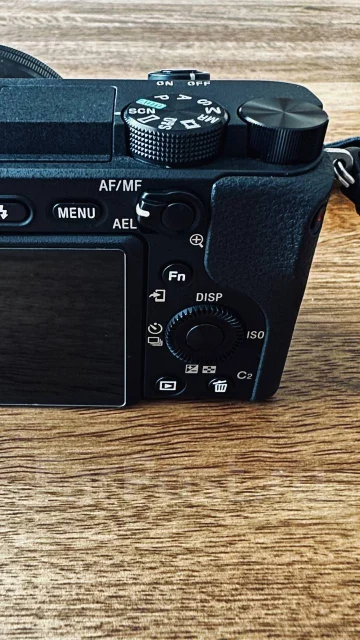 Sony Alpha ILCE-6400 ����