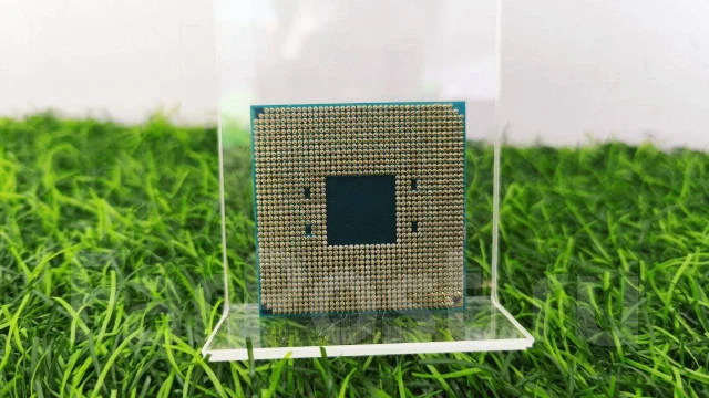 AMD Ryzen 7 2700X ����