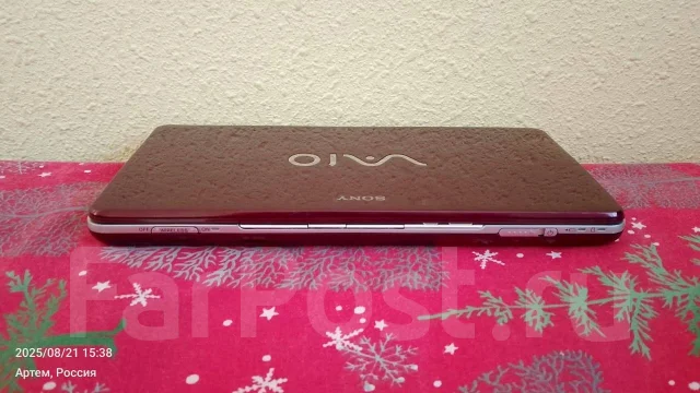 Sony VAIO VGN-P11ZR. 10", 1,3����, ��� 2048 ��, ���� 60���, WiFi: 1, Bluetooth: 1, ����������� �� 2��. ����