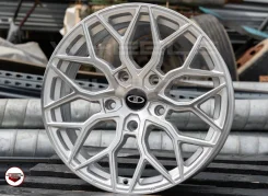 Vossen HF-2. 8.0x18", 5x139.7, ET30, �� 98,5���. ����